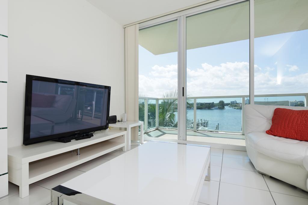 Miami Waterfront Apartments Sunny Isles Beach Room photo