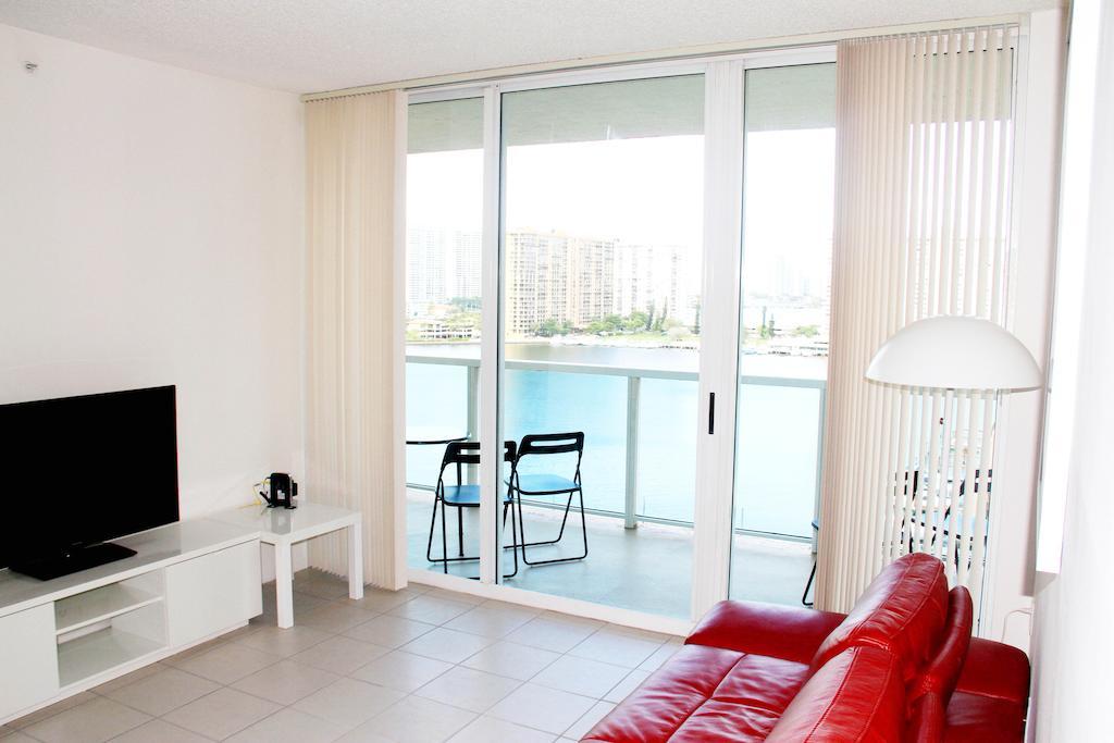 Miami Waterfront Apartments Sunny Isles Beach Room photo