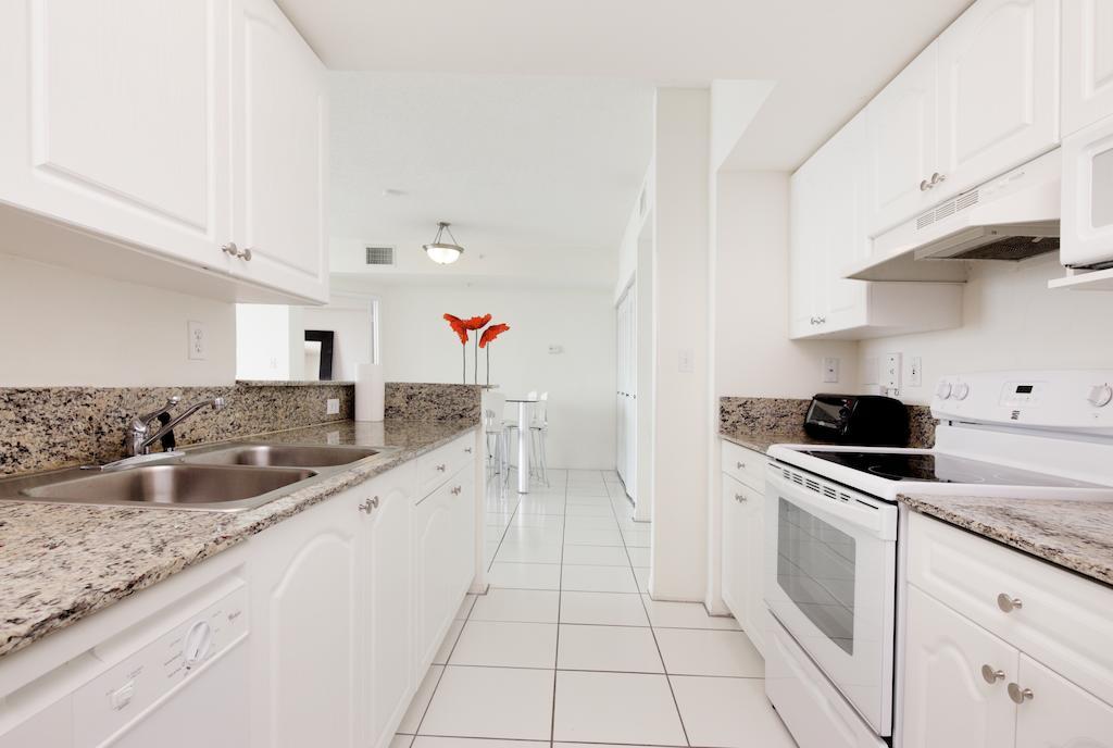 Miami Waterfront Apartments Sunny Isles Beach Room photo