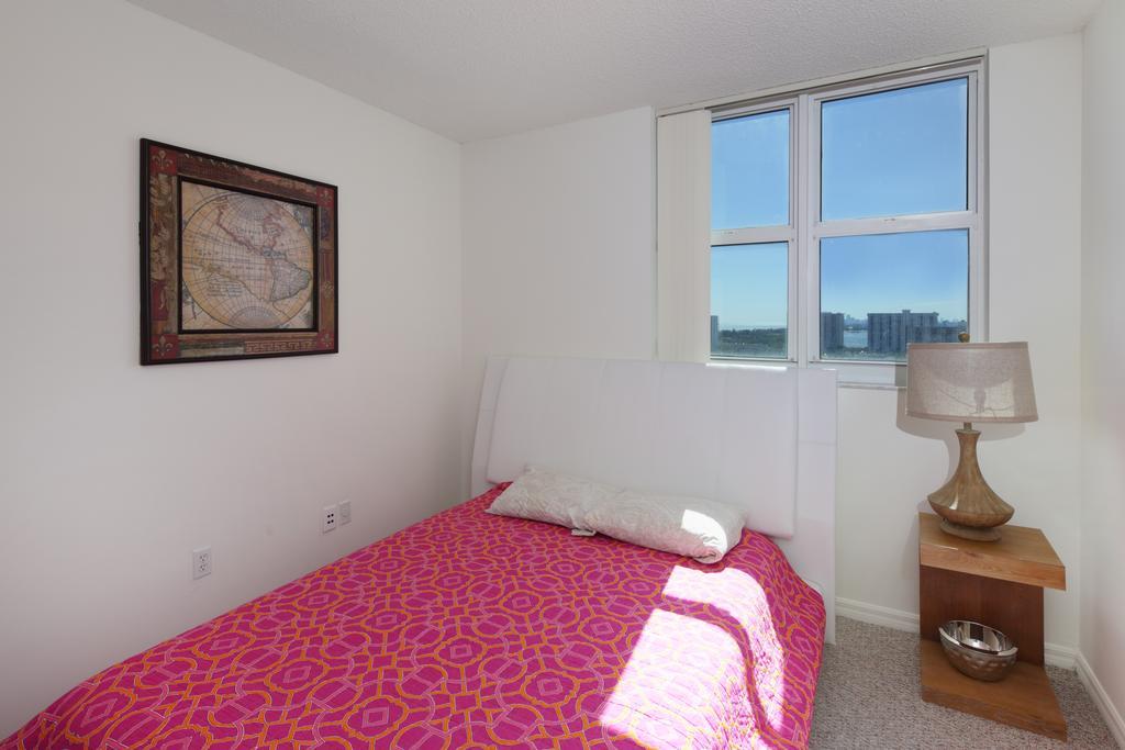 Miami Waterfront Apartments Sunny Isles Beach Exterior photo