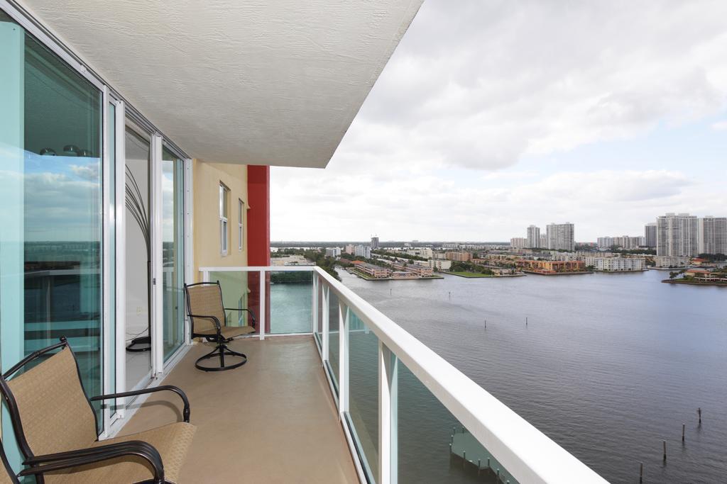 Miami Waterfront Apartments Sunny Isles Beach Exterior photo