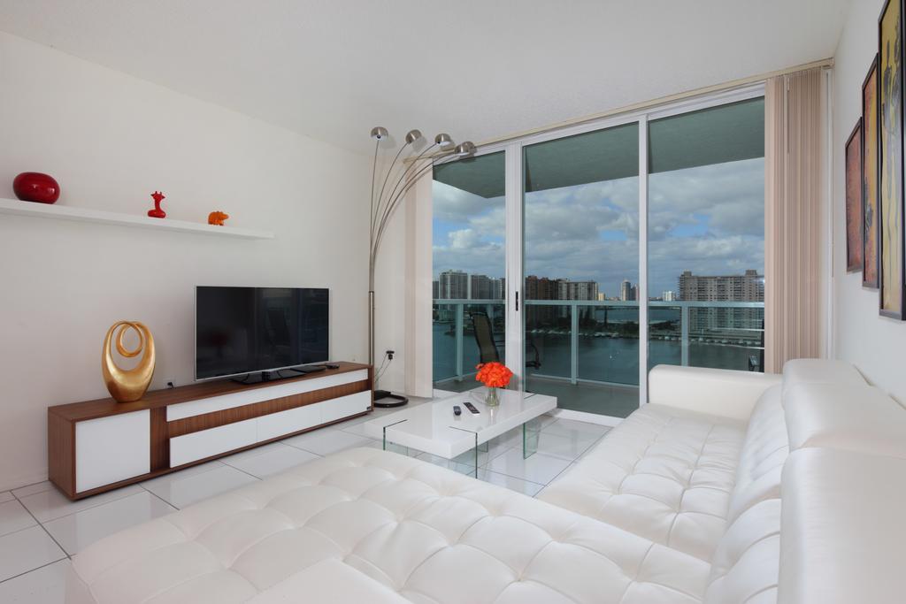 Miami Waterfront Apartments Sunny Isles Beach Exterior photo