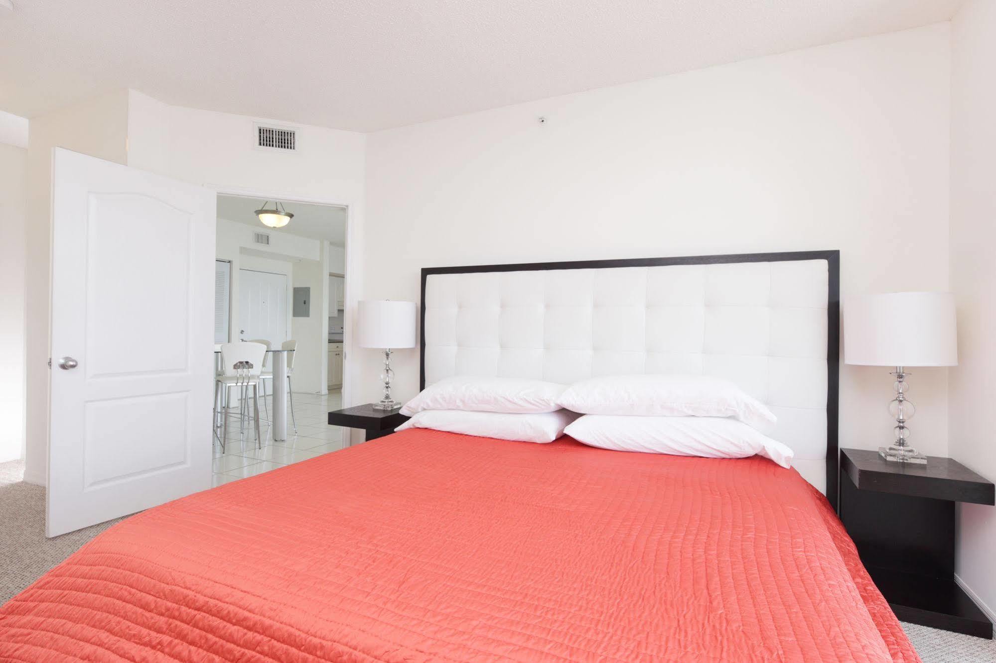 Miami Waterfront Apartments Sunny Isles Beach Exterior photo